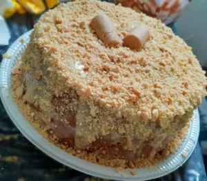 Bolo-de-Amendoim-Fofinho-com-Cobertura-de-Pacoca-300x263 15 Receitas de Festa Junina: Guia Fácil com Doces e Salgados Tradicionais