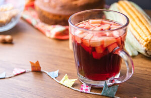 Quentao-de-Frutas-Sem-Alcool-300x195 15 Receitas de Festa Junina: Guia Fácil com Doces e Salgados Tradicionais