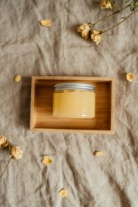 pexels-alesiakozik-7796224-200x300 Pele Seca no Inverno: Receita de Hidratante Caseiro da Roça