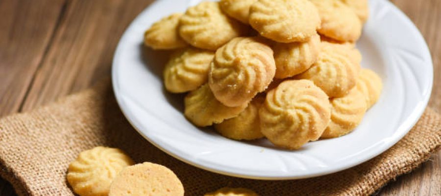 breakfast cookies vanilla on white plate and wooden background, mini cookies biscuits